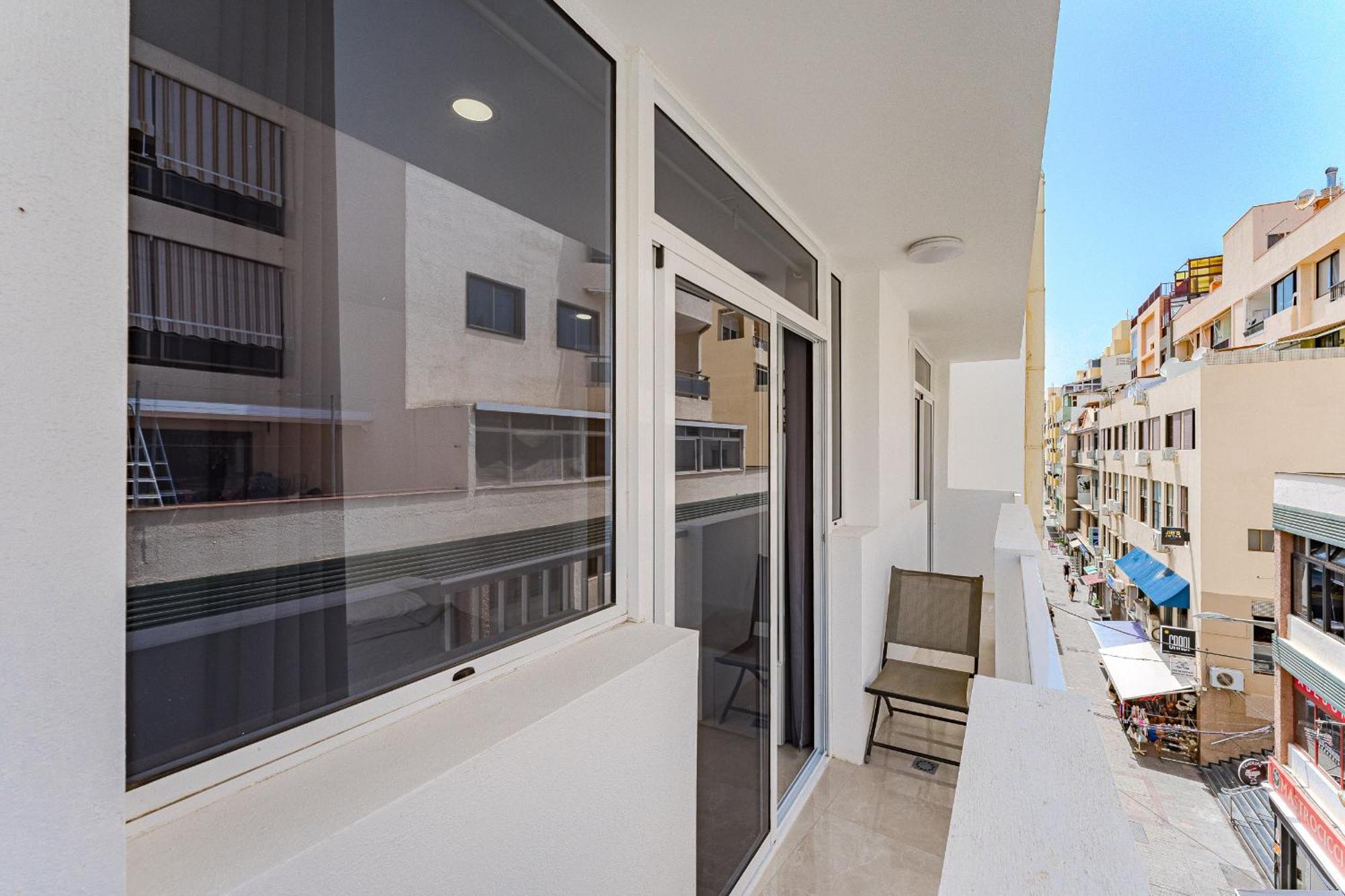 Few Steps From The Beach Hostel In Los Cristianos Arona  Extérieur photo