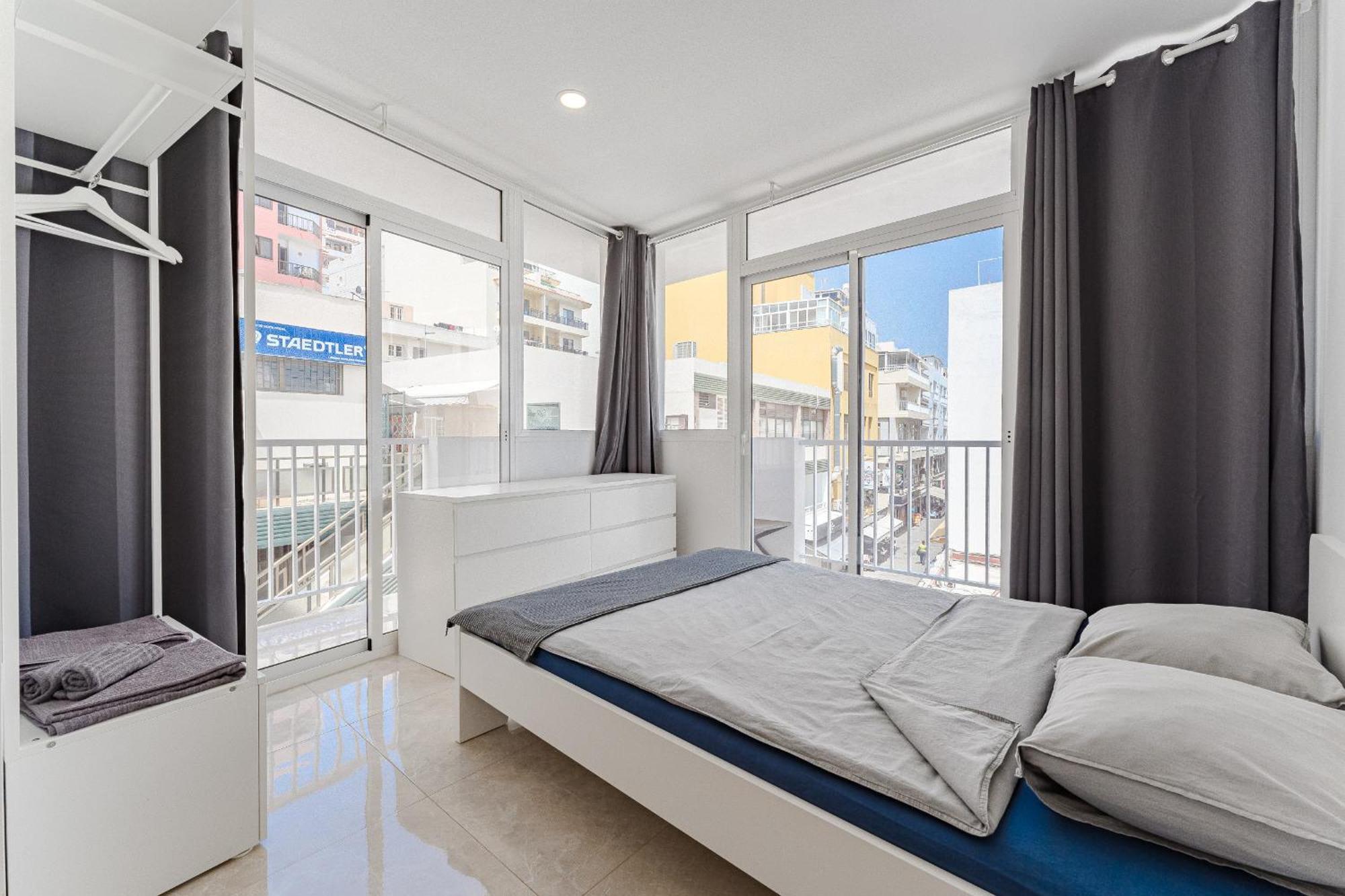 Few Steps From The Beach Hostel In Los Cristianos Arona  Extérieur photo