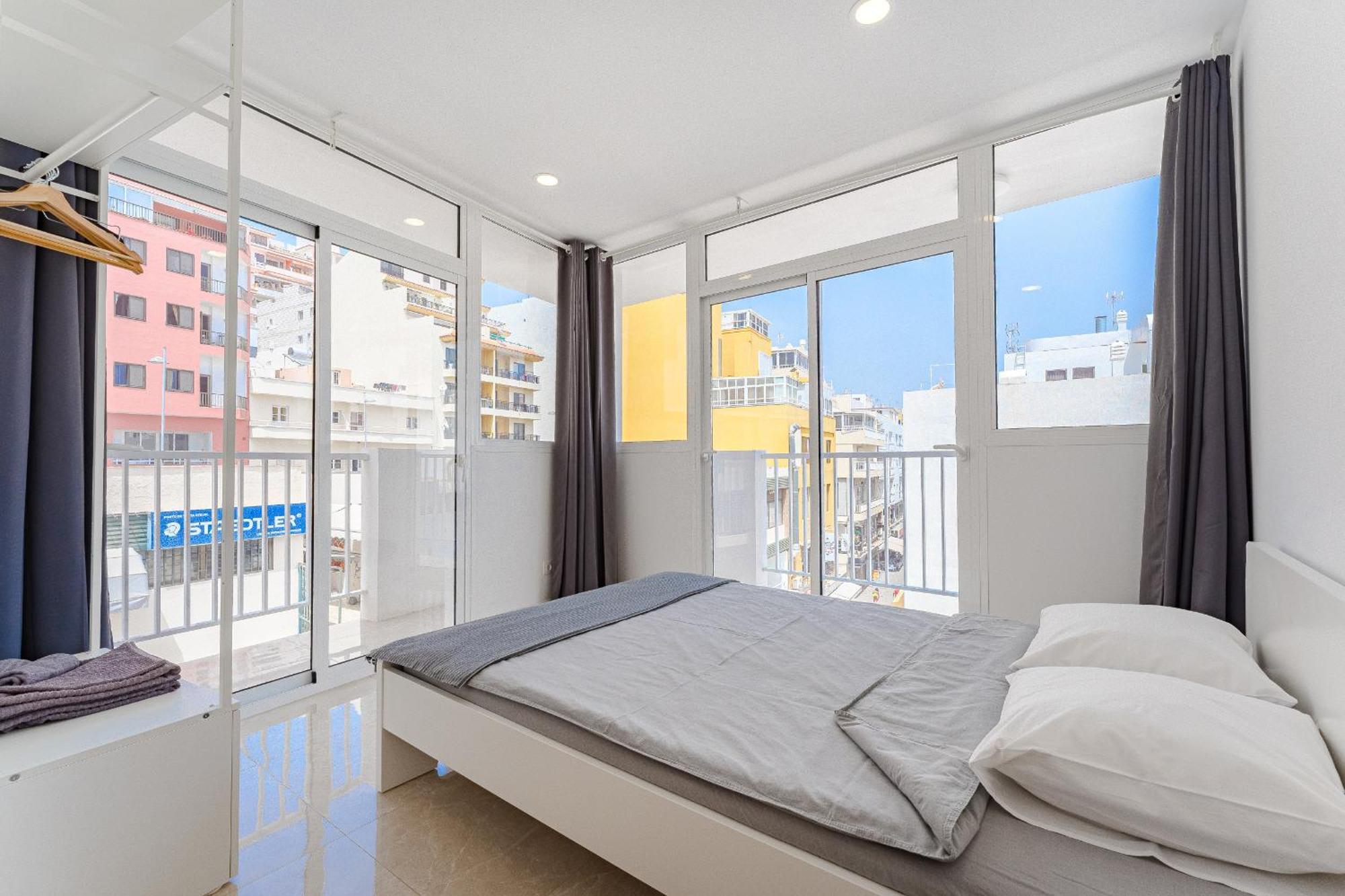 Few Steps From The Beach Hostel In Los Cristianos Arona  Extérieur photo