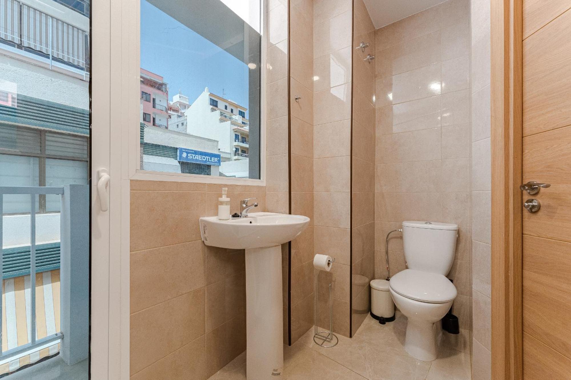 Few Steps From The Beach Hostel In Los Cristianos Arona  Extérieur photo