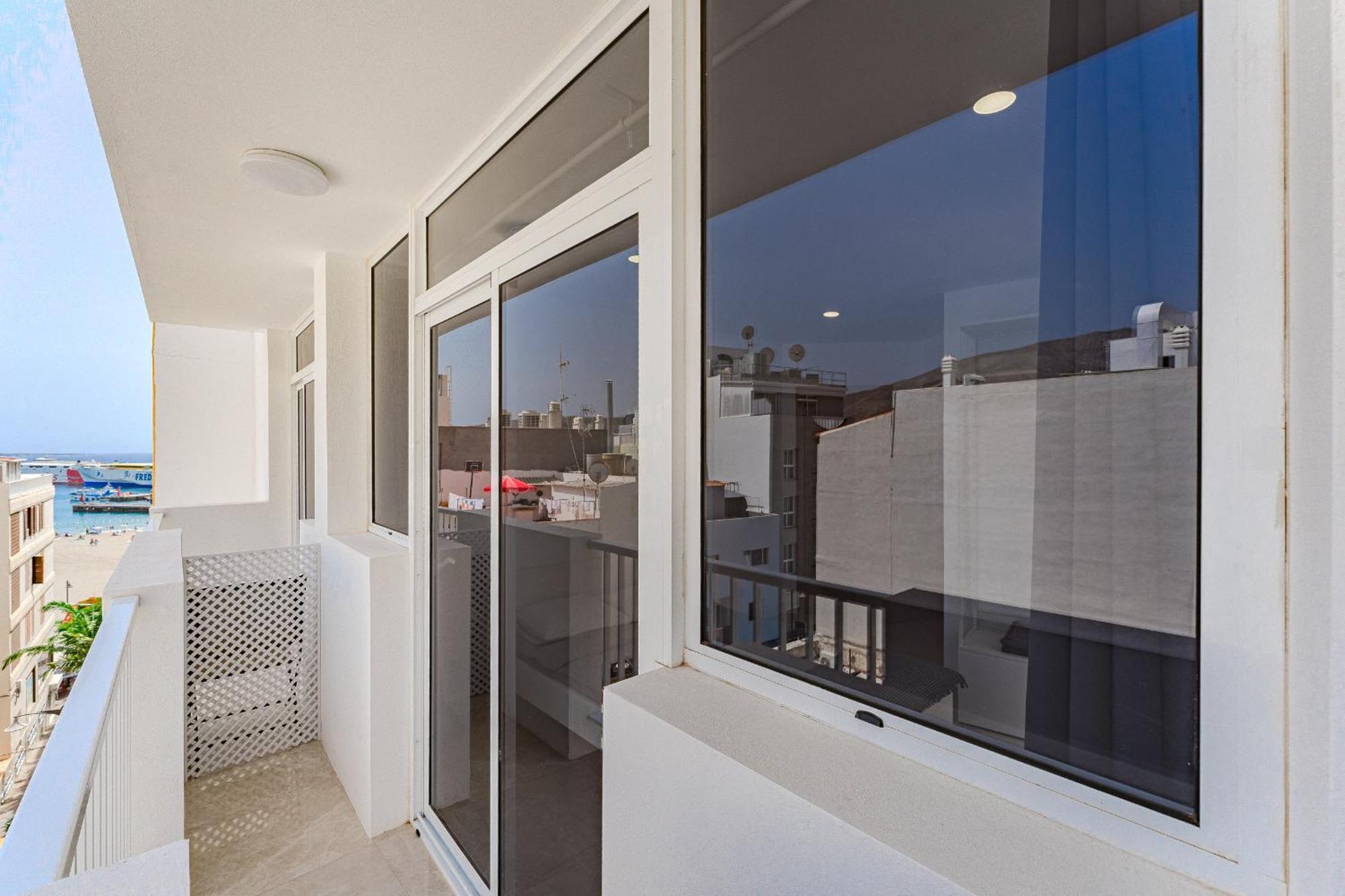 Few Steps From The Beach Hostel In Los Cristianos Arona  Extérieur photo