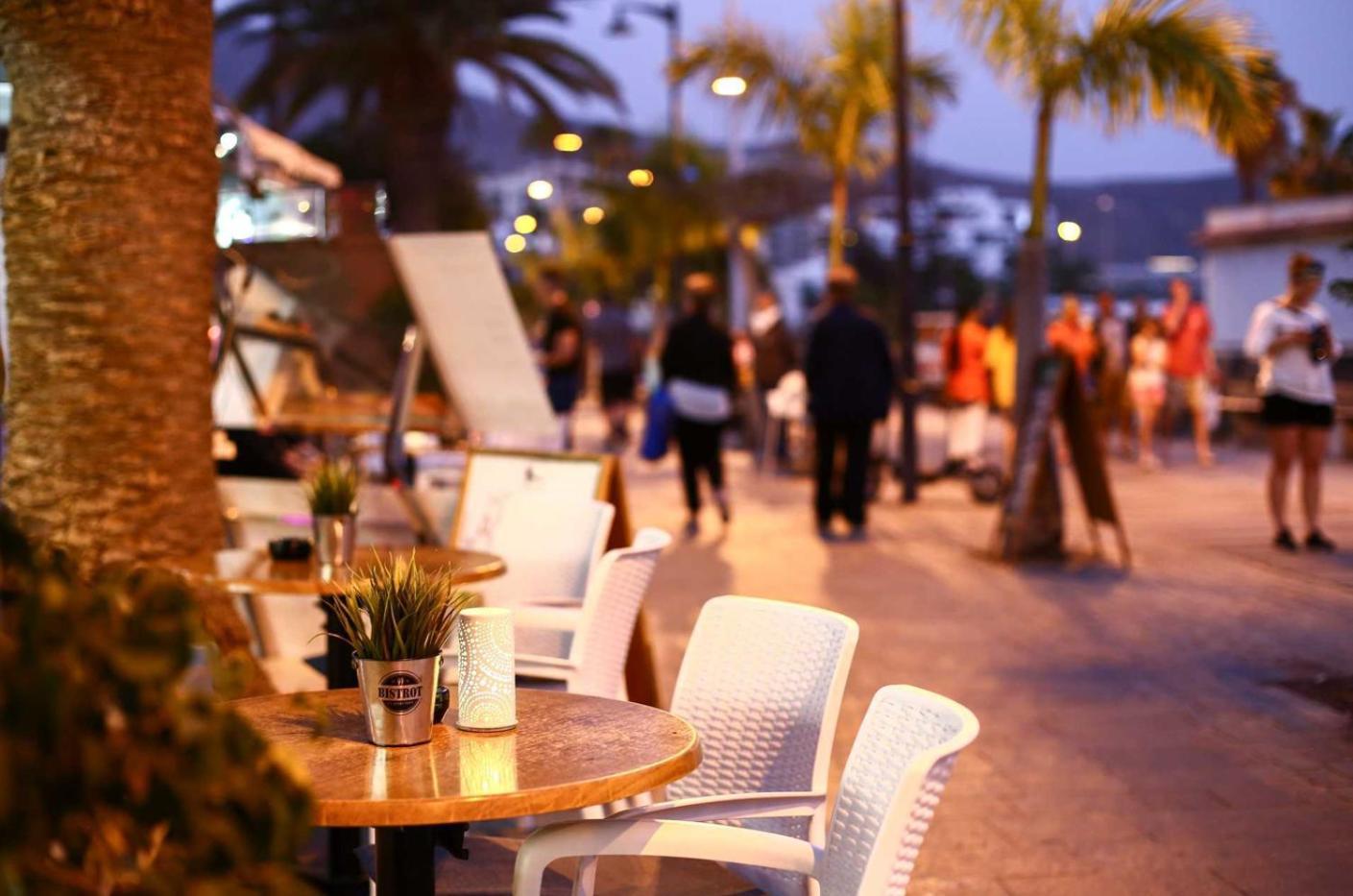 Few Steps From The Beach Hostel In Los Cristianos Arona  Extérieur photo