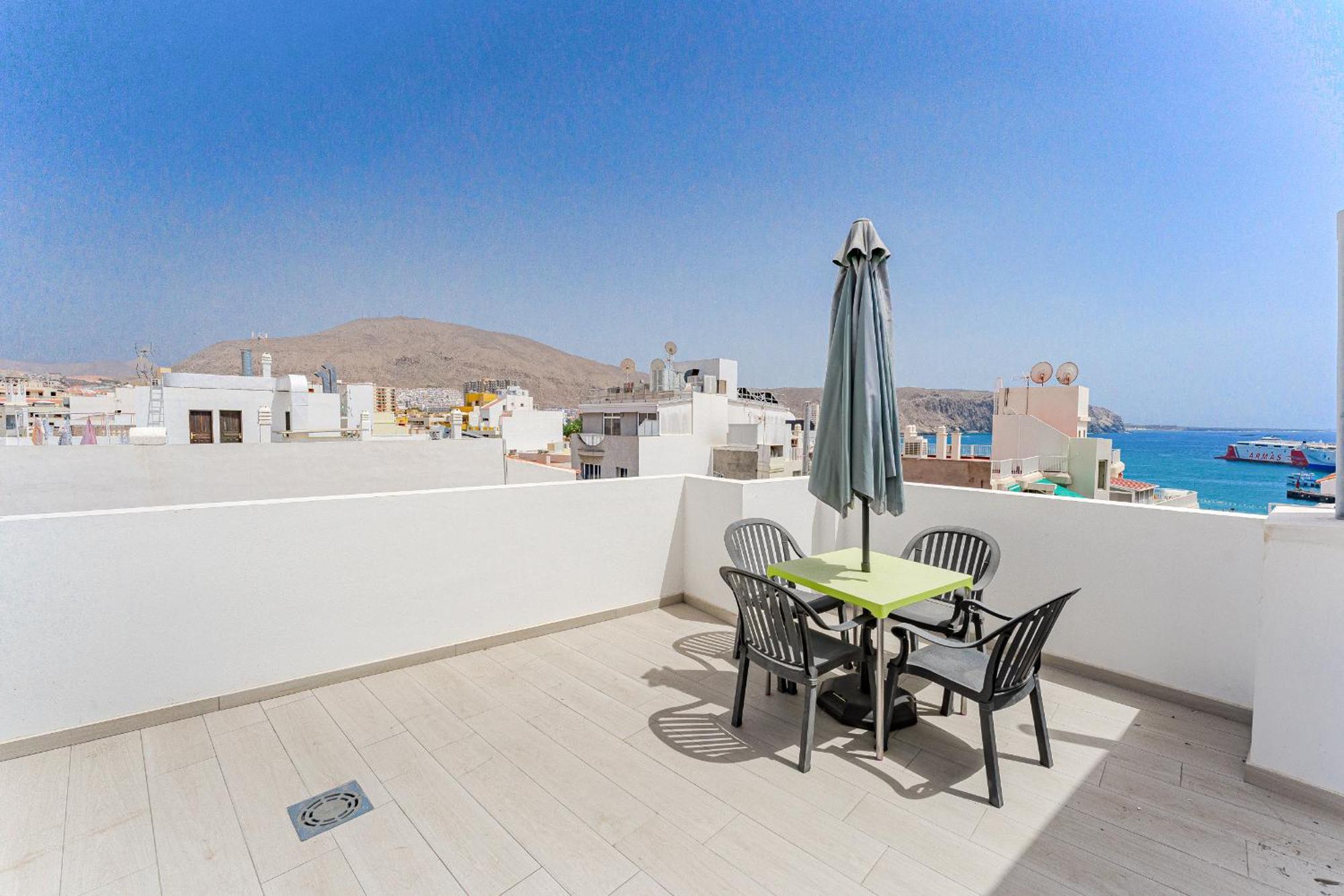 Few Steps From The Beach Hostel In Los Cristianos Arona  Extérieur photo