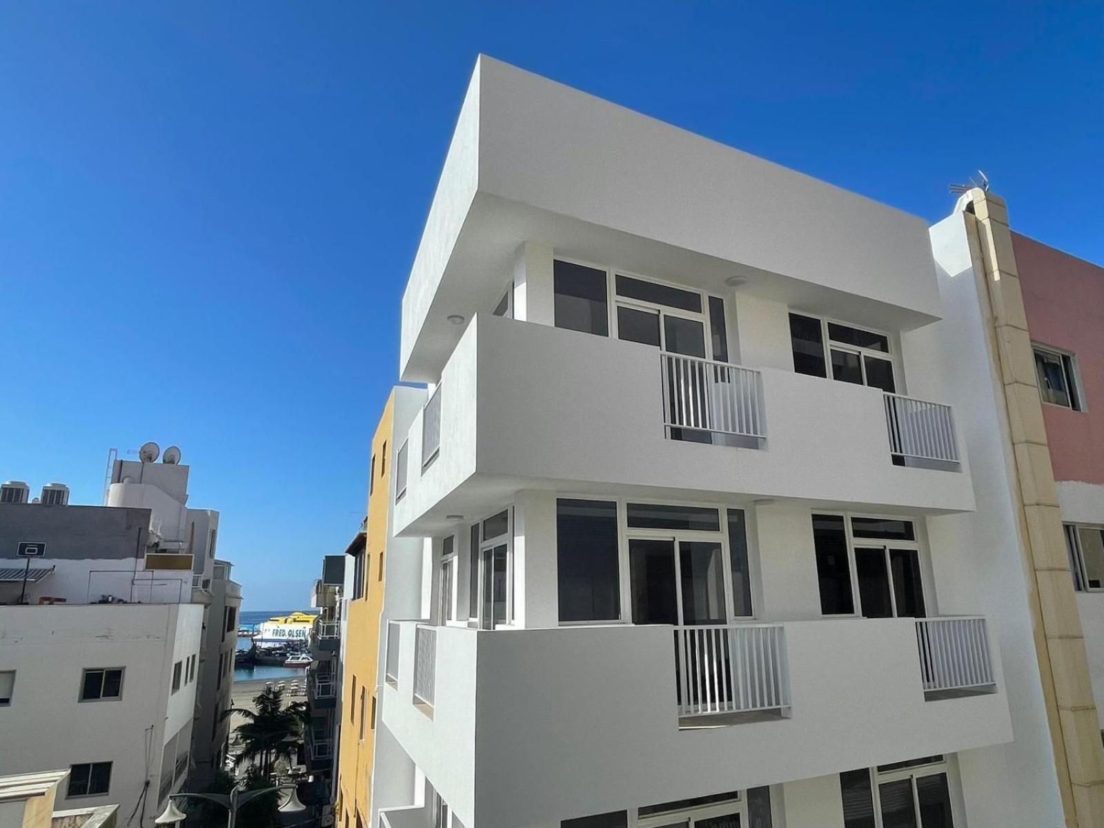 Few Steps From The Beach Hostel In Los Cristianos Arona  Extérieur photo